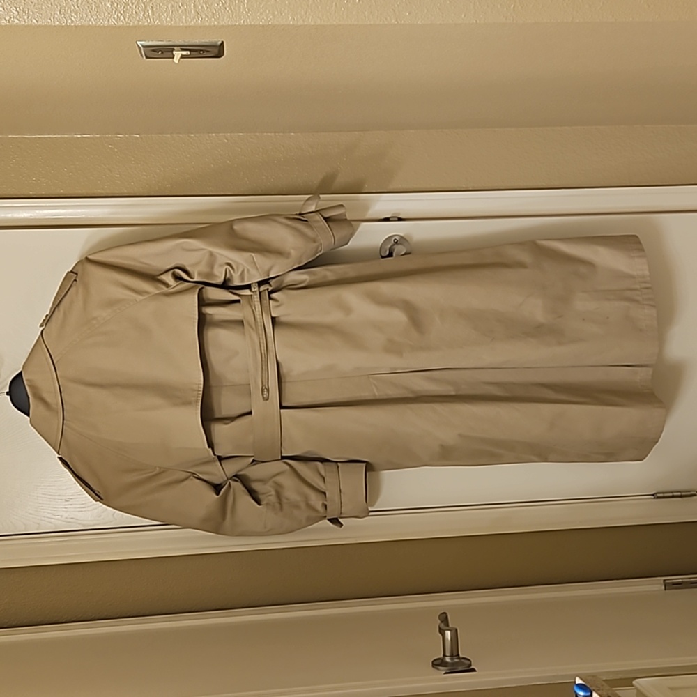 EUC Vintage Ladies' London Fog Trench Coat with Zip-out Lining Size 8 - Picture 5 of 16